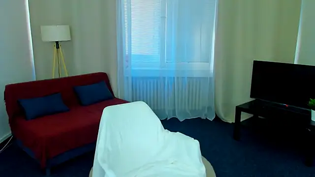 Snapshot of EllaSteele chatting on 09-30-25, 01:39 EllaSteele online show from 09-30-25, 01:39