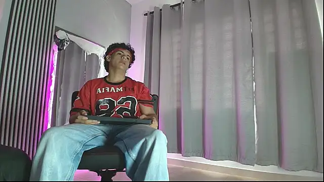 Snapshot of mikey_banji chatting on 10-10-25, 12:39 mikey banji online show from 10-10-25, 12:39