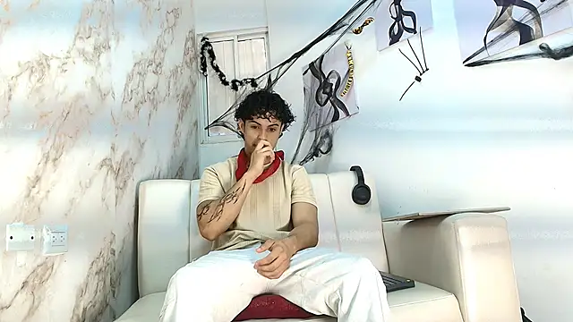 Snapshot of mikey_banji chatting on 10-19-25, 12:52 mikey banji online show from 10-19-25, 12:52