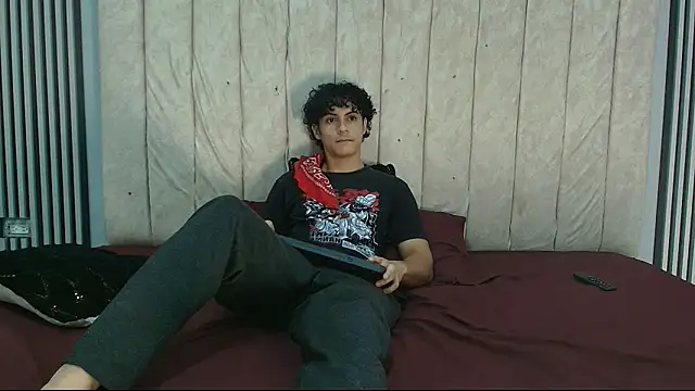 Snapshot of mikey_banji chatting on 09-29-25, 12:33 mikey banji online show from 09-29-25, 12:33