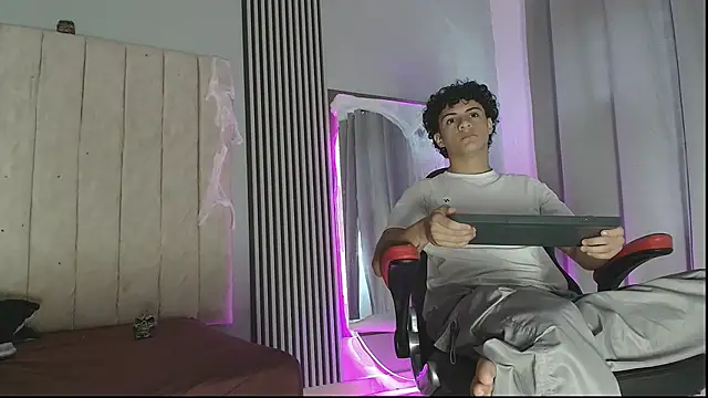 Snapshot of mikey_banji chatting on 10-08-25, 01:12 mikey banji online show from 10-08-25, 01:12