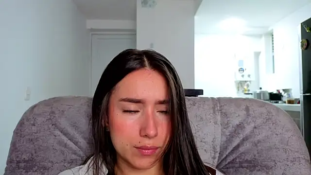 Adhara Kitten online show from 04-17-26, 01:25