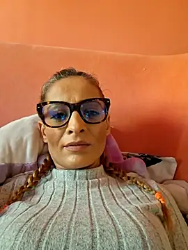Snapshot of aellabeyonce chatting on 10-30-25, 12:14 aellabeyonce online show from 10-30-25, 12:14