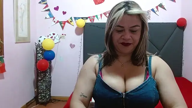 pamela echeverria online show from 06-17-26, 11:09