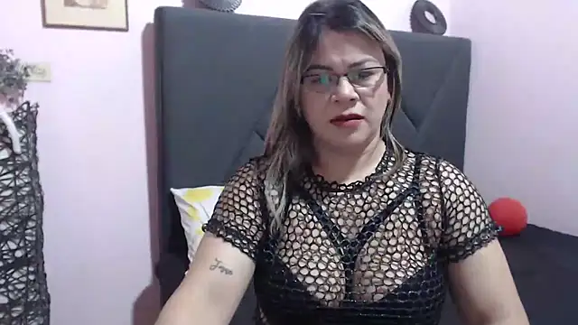 pamela echeverria online show from 09-11-25, 10:26