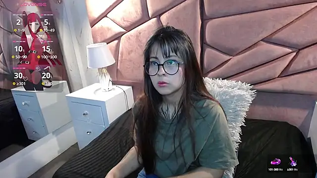 Snapshot of sophiaa_7 chatting on 10-15-25, 12:02 sophiaa 7 online show from 10-15-25, 12:02