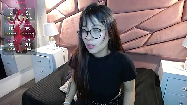 Snapshot of sophiaa_7 chatting on 10-19-25, 01:25 sophiaa 7 online show from 10-19-25, 01:25