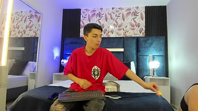 NickandAbby  online show from 01-31-26, 07:12