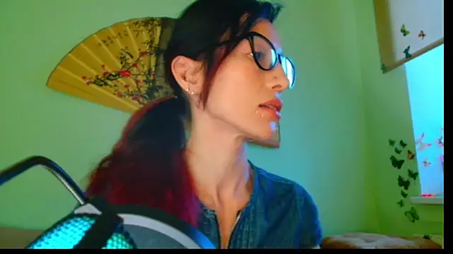 KiotoShine online show from 11-19-25, 01:00