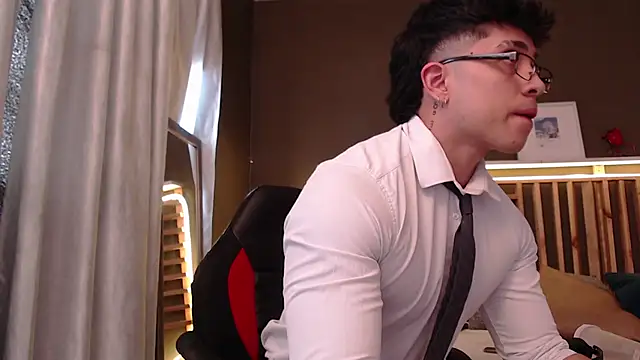 Snapshot of PaulEvens chatting on 09-25-25, 02:01 PaulEvens online show from 09-25-25, 02:01