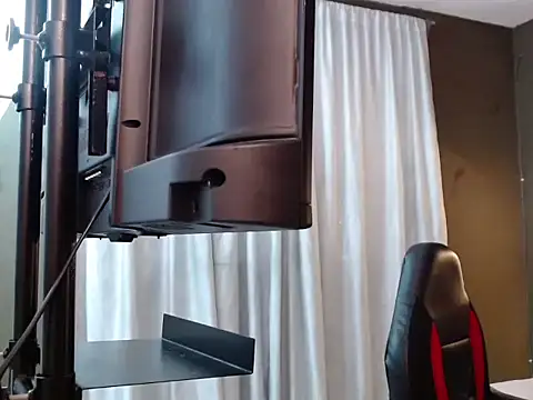 PaulEvens online show from 10-28-25, 01:43