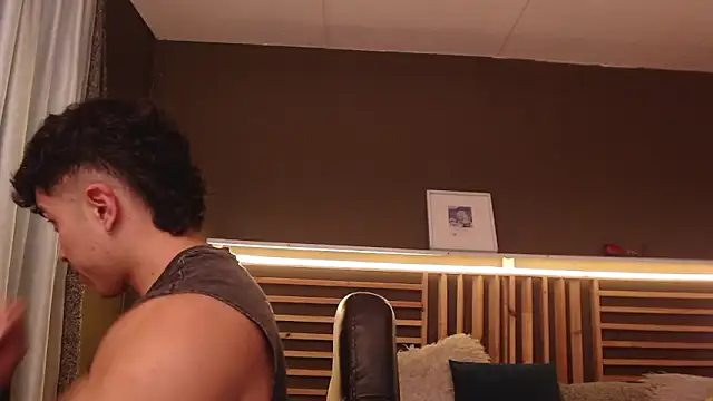 Snapshot of PaulEvens chatting on 10-23-25, 01:10 PaulEvens online show from 10-23-25, 01:10