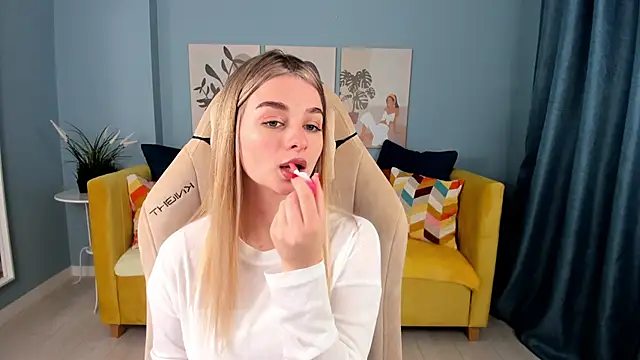 SweetyLicky online show from 10-19-25, 04:10