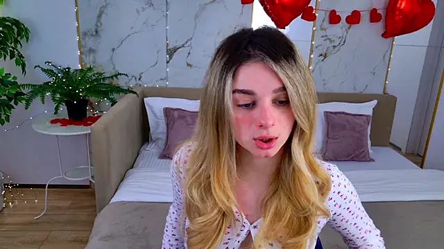 Snapshot of SweetyLicky chatting on 02-16-26, 04:05 SweetyLicky online show from 02-16-26, 04:05