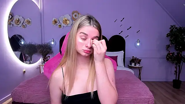 SweetyLicky online show from 10-28-25, 04:17