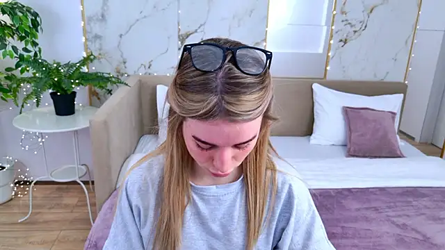 Snapshot of SweetyLicky chatting on 02-25-26, 03:56 SweetyLicky online show from 02-25-26, 03:56