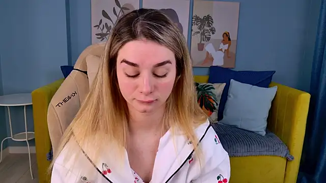 Snapshot of SweetyLicky chatting on 01-18-26, 04:10 SweetyLicky online show from 01-18-26, 04:10