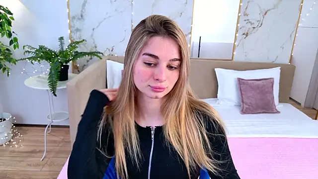 Snapshot of SweetyLicky chatting on 05-17-26, 04:07 SweetyLicky online show from 05-17-26, 04:07