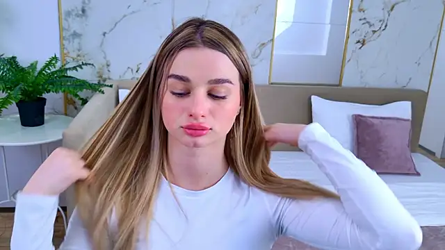 Snapshot of SweetyLicky chatting on 02-19-26, 04:15 SweetyLicky online show from 02-19-26, 04:15