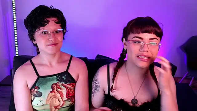 marsearth22  online show from 10-18-25, 04:31