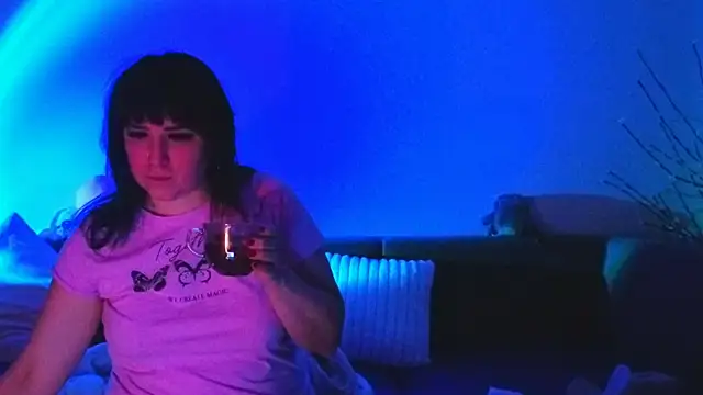 Bella Hillss online show from 02-10-26, 08:30