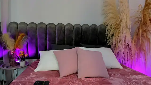 Viollet xoxo online show from 09-19-25, 07:51