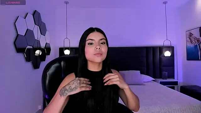 MiaLaurence online show from 05-30-26, 07:08