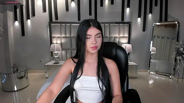 MiaLaurence online show from 05-24-26, 11:43