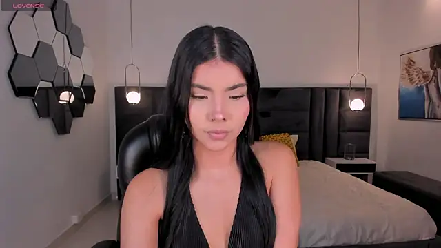 MiaLaurence online show from 07-12-26, 05:14