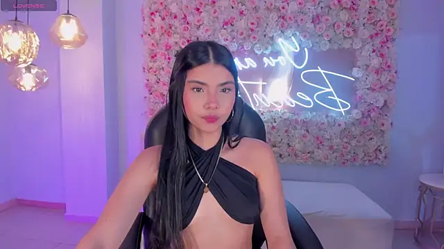 MiaLaurence online show from 11-30-25, 11:33