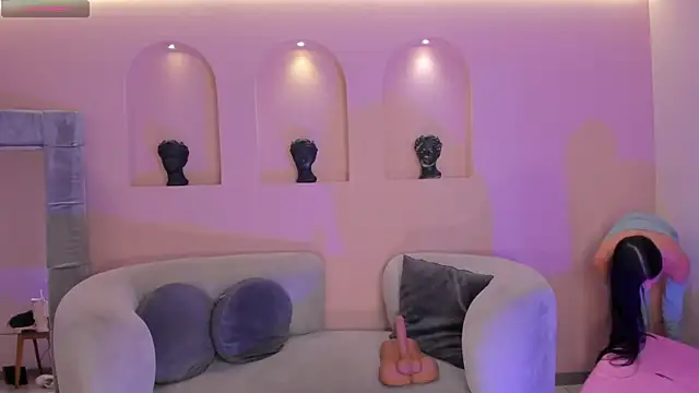 MiaLaurence online show from 02-25-26, 07:47