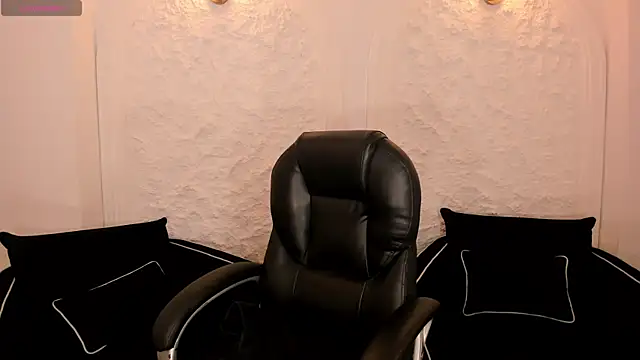 MiaLaurence online show from 04-29-26, 10:05