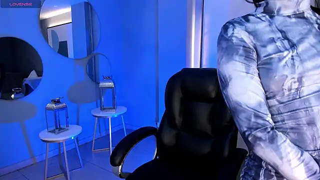 MiaLaurence online show from 11-02-25, 11:37