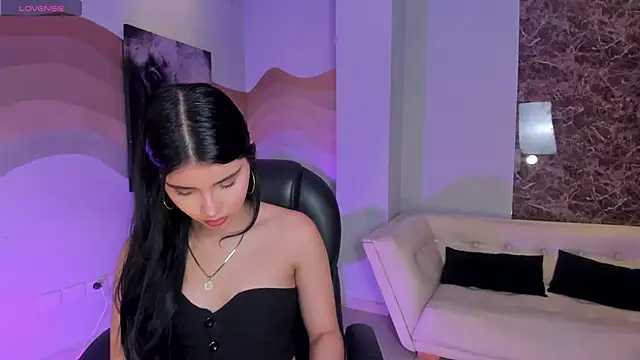 MiaLaurence online show from 11-29-25, 07:14