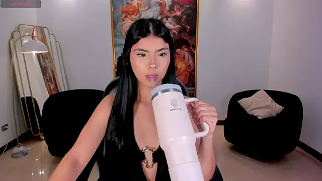 MiaLaurence online show from 07-20-26, 06:54