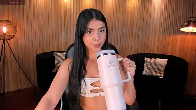 MiaLaurence online show from 05-01-26, 06:46