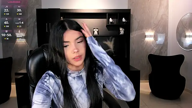 MiaLaurence online show from 06-17-26, 07:35