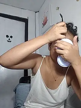 Snapshot of kiannie01 chatting on 10-13-25, 06:09 kiannie01 online show from 10-13-25, 06:09