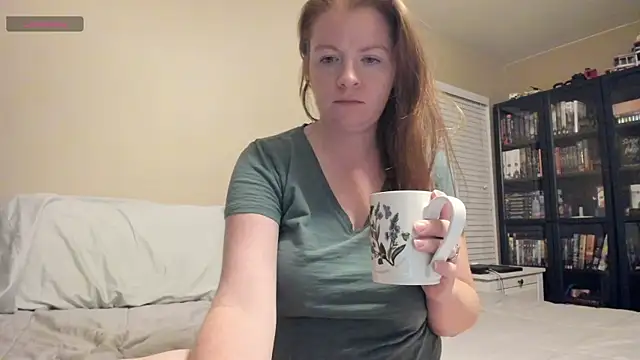 Snapshot of LndsyR90 chatting on 09-21-25, 02:06 LndsyR90 online show from 09-21-25, 02:06
