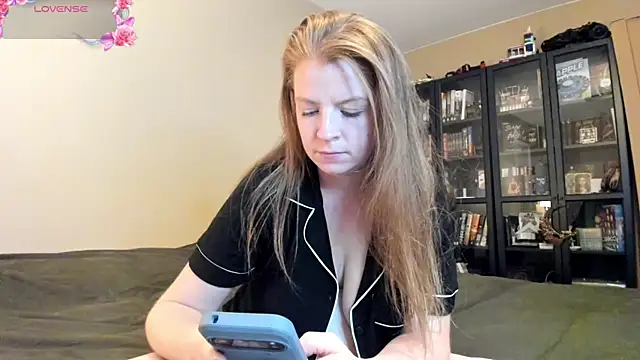 LndsyR90 online show from 12-21-25, 04:14