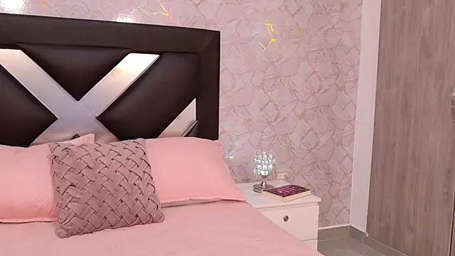 Snapshot of CataRicci chatting on 02-23-26, 04:40 CataRicci online show from 02-23-26, 04:40