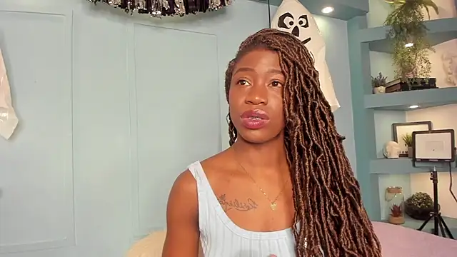 MichellePose online show from 10-04-25, 12:39