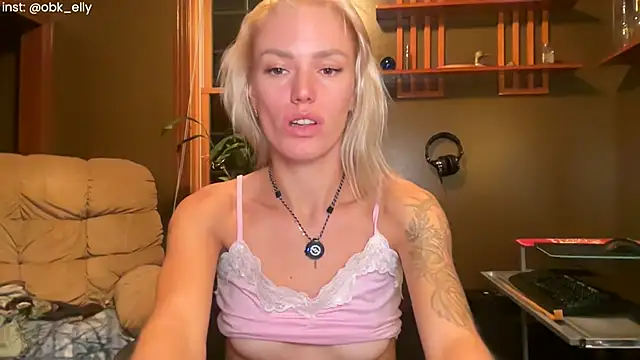 Snapshot of Ohbabykelly chatting on 10-22-25, 01:16 Ohbabykelly online show from 10-22-25, 01:16