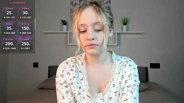 Julliakoill online show from 10-30-25, 04:44