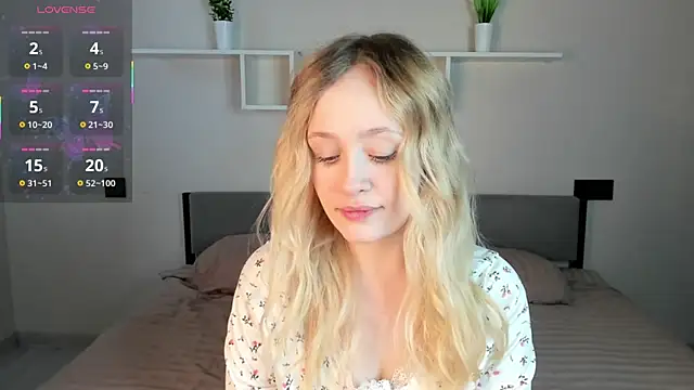 Julliakoill online show from 10-27-25, 06:47