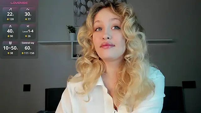 Julliakoill online show from 11-28-25, 07:52