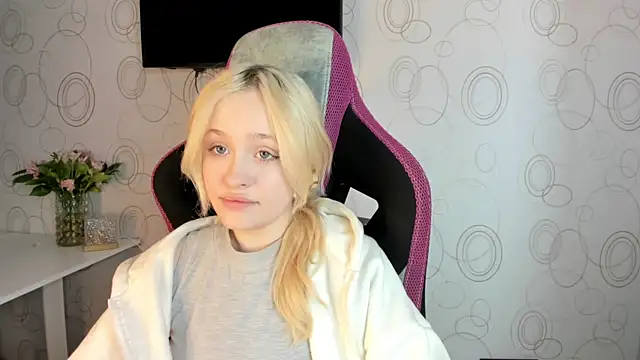 Julliakoill online show from 02-15-26, 10:36