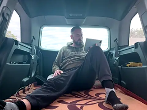 Comadrejaja online show from 12-14-25, 01:06