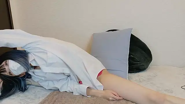 sarina at online show from 11-22-25, 07:29