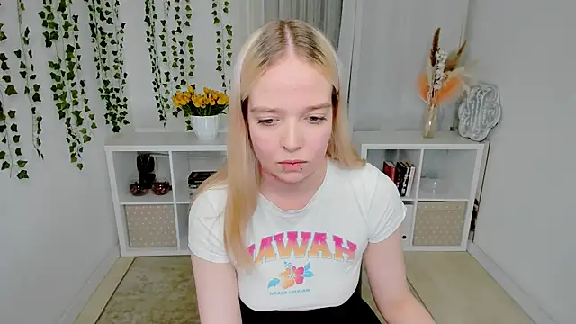 BellaMontgomery online show from 06-19-26, 10:36